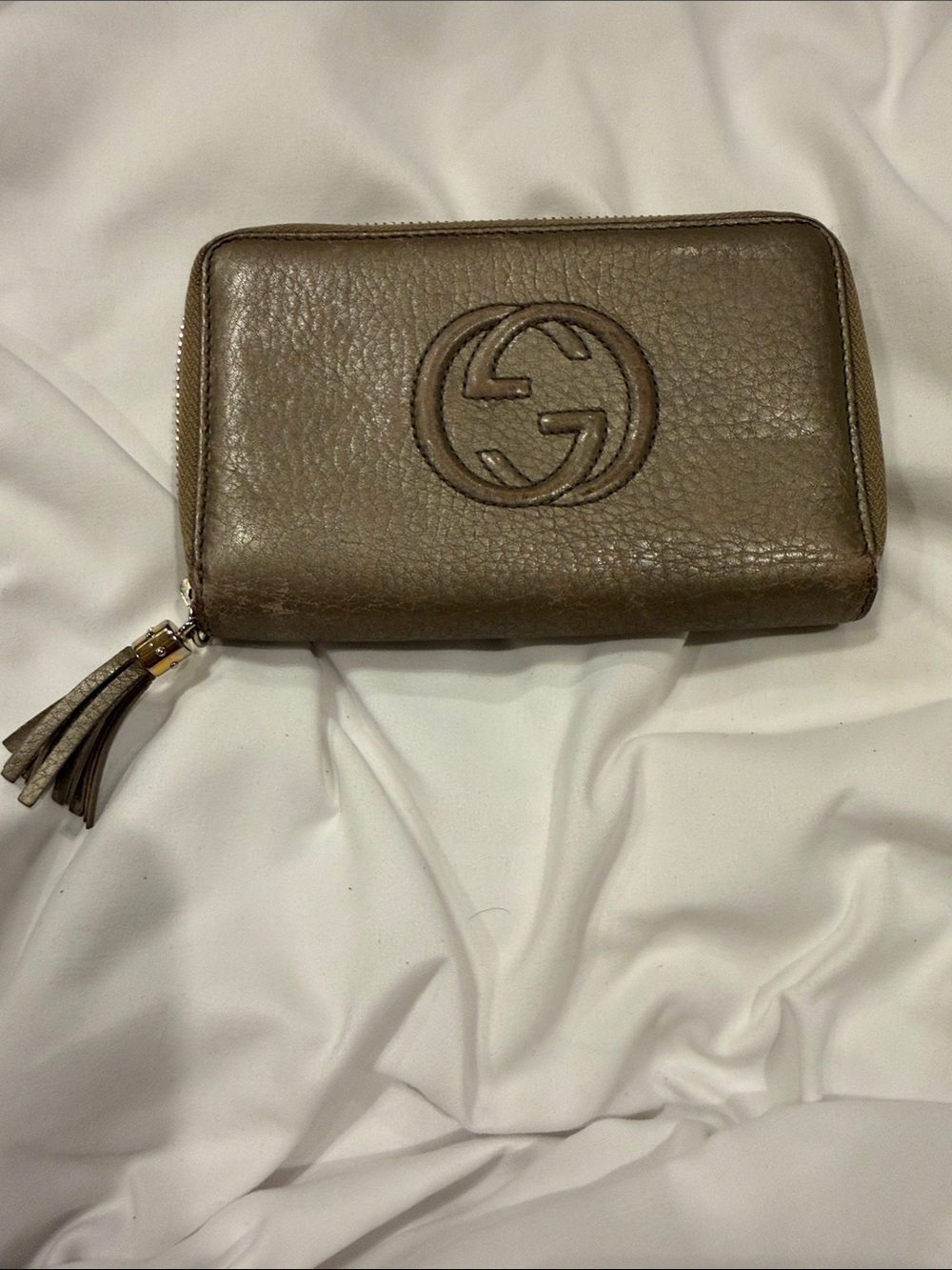 Gucci Soho Metallic Gold Leather GG Zip Around Tassel Wallet